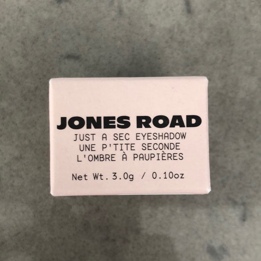 Jones Road by Bobbi Brown eyeshadow in topaz